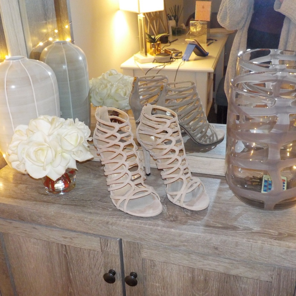 STUART WEITZMAN 👡 Tan Heels - Picture 3 of 5